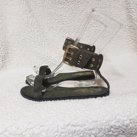 Olive Grommet Detailed Ankle Cuff Flat Sandals - Picture 6 of 7